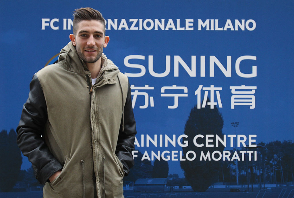 COMO, ITALY - JANUARY 11: Roberto Gagliardini new player of FC Internazionale Milano at the club's training ground Suning Training Center on January 11, 2017 in Como, Italy. (Photo by Marco Luzzani - Inter/Inter via Getty Images)