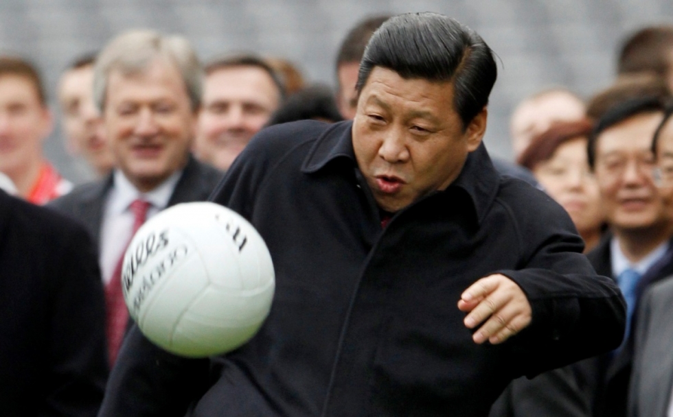 president-xi-jinping-kicks-a-football-during-a-u-k-visit